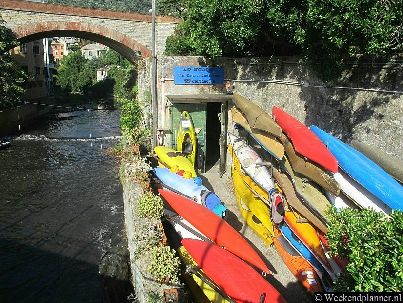 In het centrum van Nervi kun je bij het riviertje dat hier de zee instroomt zeewaardige kajaks huren. Tips: De beroemde kustplaats Boccadasse ligt vlakbij Nervi.