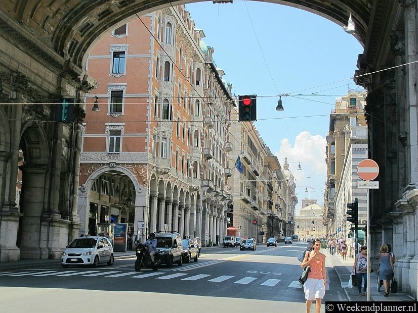 Via XX Settembre is de belangrijkste winkelstraat van Genua. De meeste gebouwen zijn in Art Nouveau stijl.Tips: Bezoek ook de vissersplaats Genova--Boccadasse.
