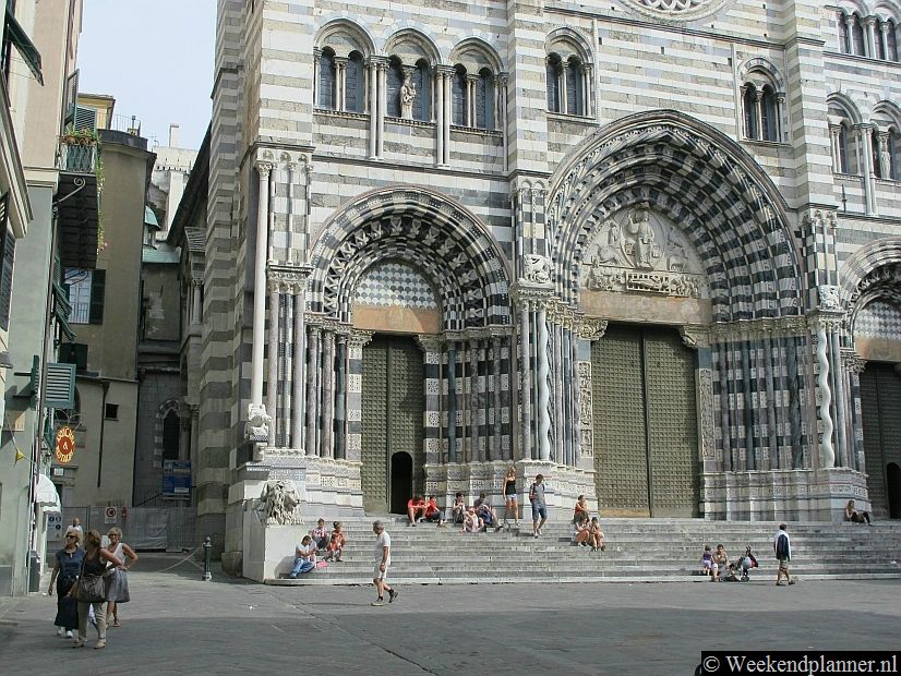 De 17de-eeuwse kathedraal San Lorenzo aan de Piazza San Lorenzo. Net zoals iedere katholieke kerk in Italië kun je er gratis naar binnen.Foto's van een bezoek aan de oude haven van Genua.