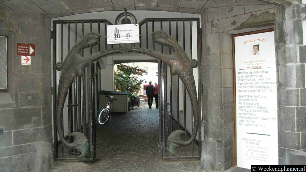 Keulen is al sinds de Romeinse tijd een kuuroord door het warme bronwater dat hier boven de grond komt. Je kunt  je dus ook ontspannen in het kuurpark of in één van de wellness centra's van Keulen.Tips: De thermen en wellness centra van Keulen.