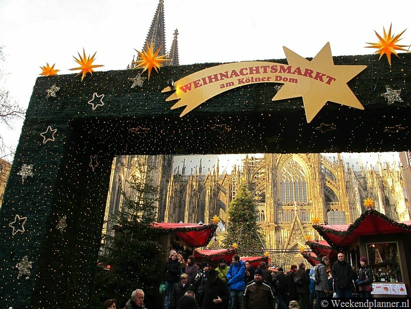 In december zijn er in Keulen maar liefst zes verschillende kerstmarkten. De markten liggen op loopafstand van elkaar.Tips: Foto's van een bezoek aan de kerstmarkten in Keulen.