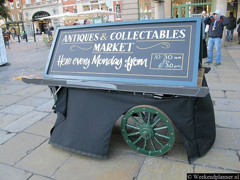 Iedere maandag is er een antiekmarkt bij de Covent Garden Market.Tips: De markten van Londen..