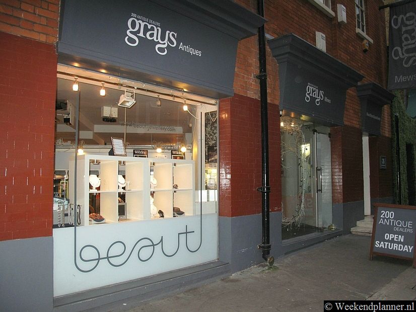 Grays is op weekdagen geopend. Op zaterdag zijn de antiekmarkten ook open maar niet alle winkeltjes zijn dan open. Grays is gratis toegankelijk.Tip: De overdekte antiekmarkt Grays Market.