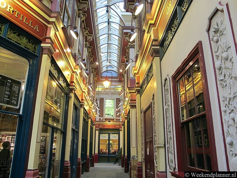 Ook de zijstraten in Leadenhall Market zijn prachtig. In het weekend is het er echter wel erg rustig.. Tips: Bezoek ook Shad Thames, het 19de eeuwse Londen.