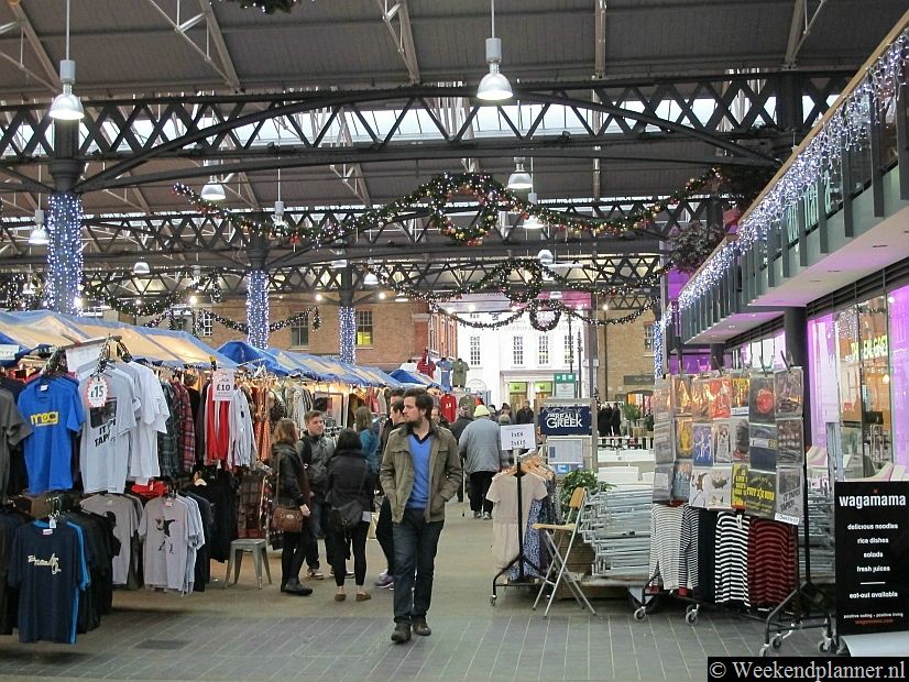 Rond de kerst is de Old Spitalfields Market mooi versierd.Tips: Kerst in Londen.