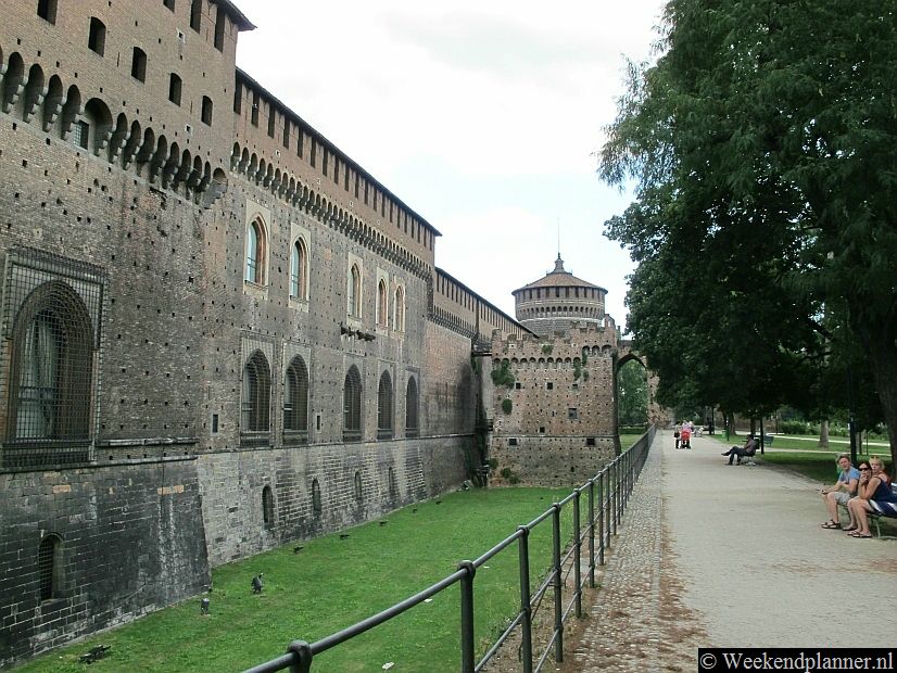 Het kasteel is geopend in de winter van 7:00 uur tot 18:00 uur. In de zomer is het kasteel een uur langer open. De musea zijn op maandag gesloten. Een kaartje voor alle musea kost ongeveer 3 euro. Het is gratis voor iedereen die jonger dan 25 jaar is of na 16:30 uur. Tip: Deze bezienswaardigheden in Milaan moet u niet missen.