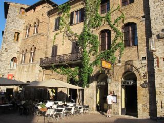 Piazza Della Cisterna