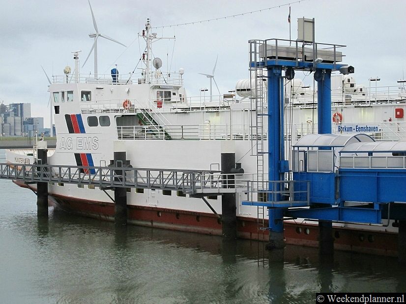 De autoveerboot Münsterland in de Eemshaven.