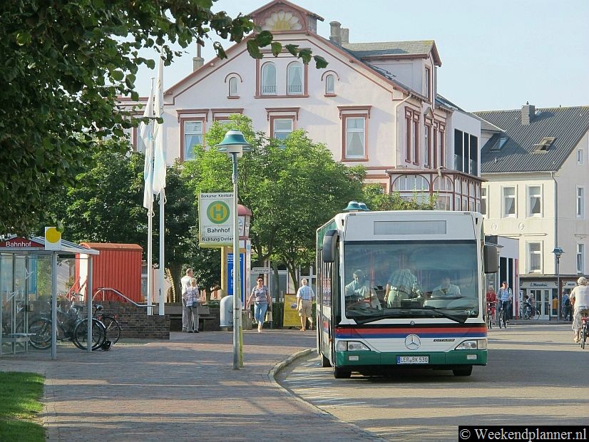 Ongeveer vier kilometer van Borkum ligt het dorp Ostland. Je kunt er lopend of met de bus naartoe. In de vorige eeuw was Ostland nog een apart eiland. Tips: Het openbaar vervoer op het eiland Borkum.