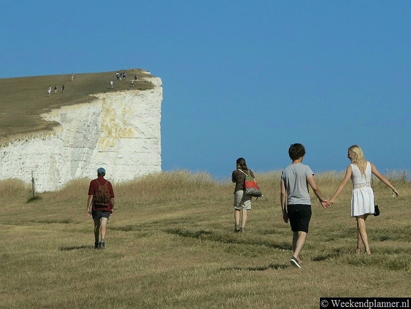Dit is de hoogste krijtrots van Engeland bij Beachy Head. Beachy Head ligt vlakbij Eastbourne. Vanaf Beachy Head kun je in ongeveer 20 minuten over de klippen naar de Seven Sisters lopen.Foto's van een bezoek aan Beachy Head.