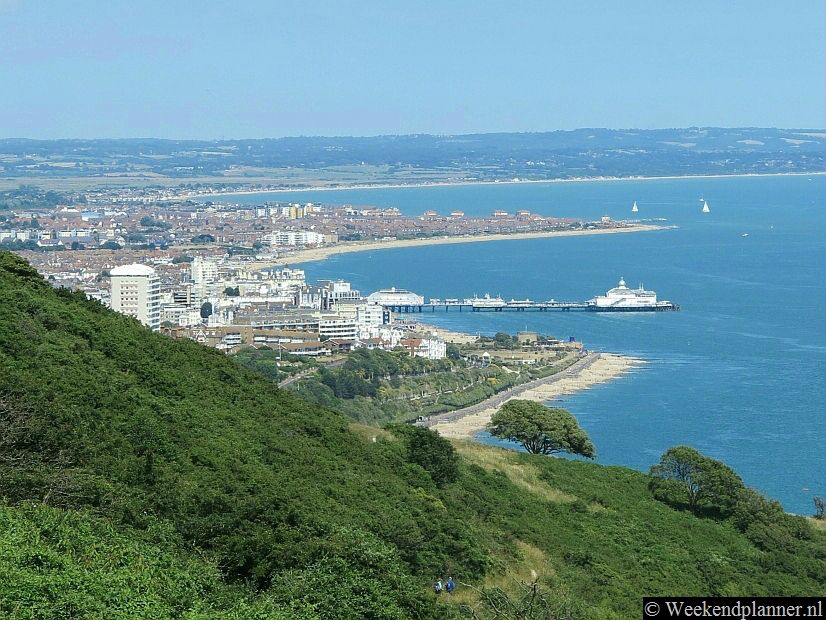 Vanuit Eastbourne kun je naar Beachy Head lopen over smalle voetpaden (6 km). Er loopt echter ook een weg langs Beachy Head, de Beachy Head Road.