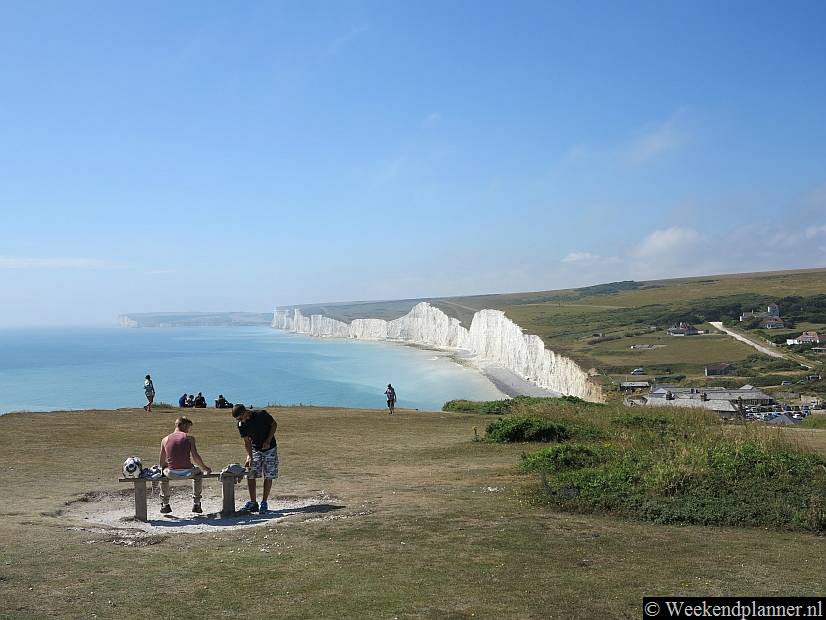 De Seven Sisters is een serie krijtrotsen bij Birling Gap in East-Sussex, ongeveer 8 km van het centrum van Eastbourne. 