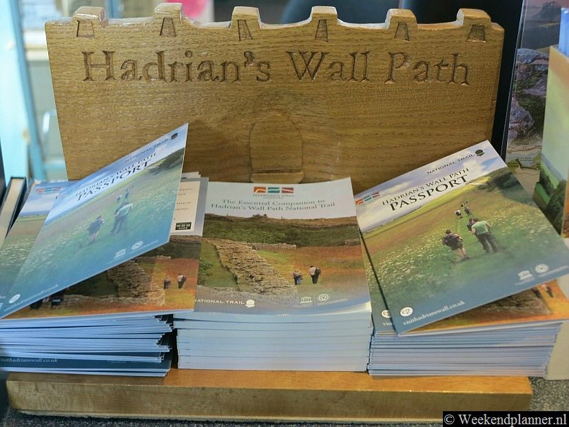 In het bezoekerscentrum van Wallsend kun je een Hadrian's Wall Path paspoort kopen. Bij de muur kun je op een aantal plaatsen stempels krijgen en met zeven stempels krijg je een medaille en een oorkonde.Tip: Informatie over het Hadrian's Wall Path.