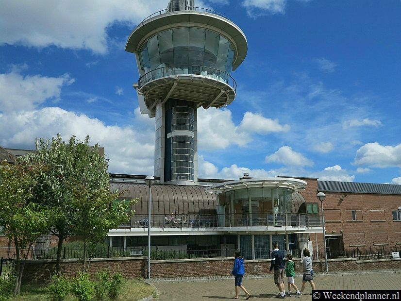 Het bezoekerscentrum Segedunum staat aan het begin (of einde) van de muur in Wallsend. Als je een hotel in Newcastle neemt kun je met de metro naar Wallsend en loop je terug naar Newcastle over het pad.Foto's van een bezoek aan Wallsend.