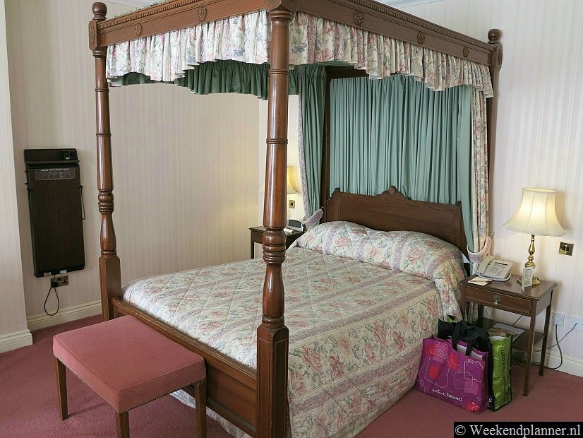 Dit is een junior suite in The Grand. De kamers hebben helaas geen airconditioning maar het raam kan open en u kunt ventilators krijgen als het buiten heel warm is.Tip: Reserveer een kamer in dit hotel.