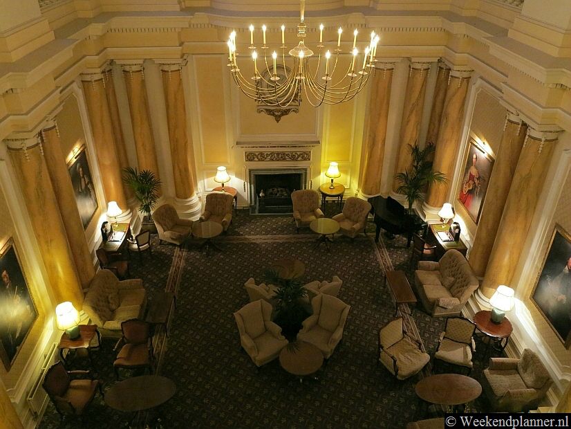 Het Grand Hotel stond aan het begin van de 20ste eeuw bekend om de concerten die hier op zondag gehouden werden. Tussen 1924 en 1939 waren er iedere zondagavond live concerten uit de Great Hall op de BBC radio te beluisteren.Foto's van een bezoek aan  Eastbourne.