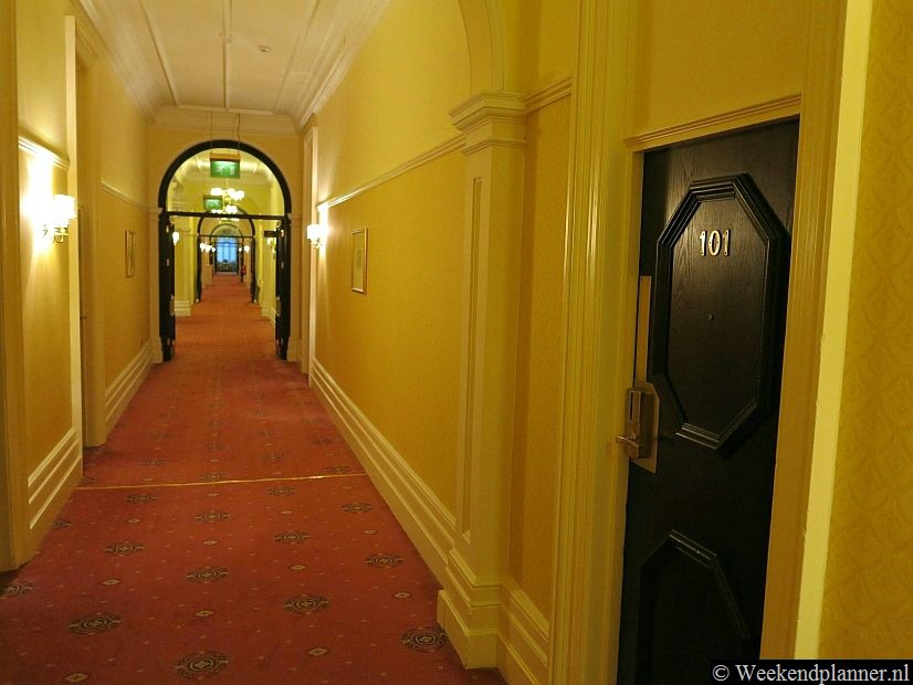 De inrichting van het hotel geeft een sfeer van de 19de eeuw toen The Grand populair was bij welgestelde toeristen uit Londen.Tip: Vakantie in Eastbourne.