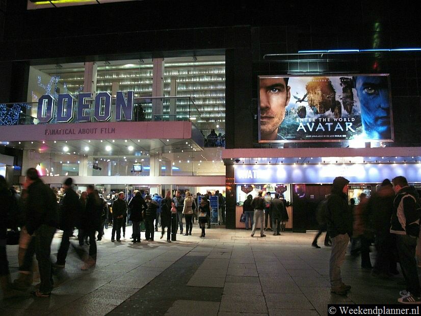 De grootste bioscoop op Leicester Square is Odeon. 