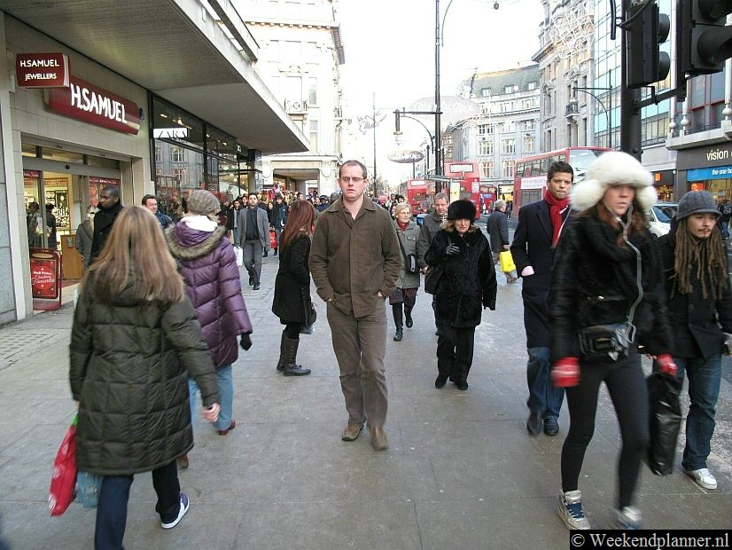 In de kerstvakantie is het uitverkoop in Londen.Tip: Ga eens naar de uitverkoop in Londen.