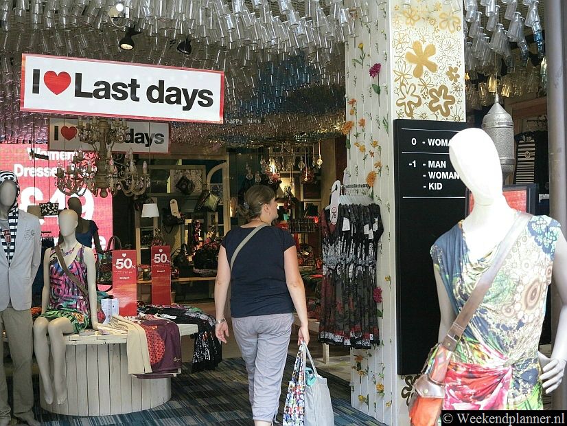 De grote uitverkoop begint ook in Regent Street op tweede kerstdag en duurt tot eind januari. Ook in juli is er een uitverkoop.Tip: Ga naar de uitverkoop inj Londen.