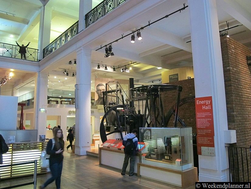 In het Science Museum zijn tentoonstellingen over stoommachines, ruimtevaart, luchtvaart, computers, geneeskunde en over de digitale wereld.Tip: Bezoek het Science Museum  in Londen.
