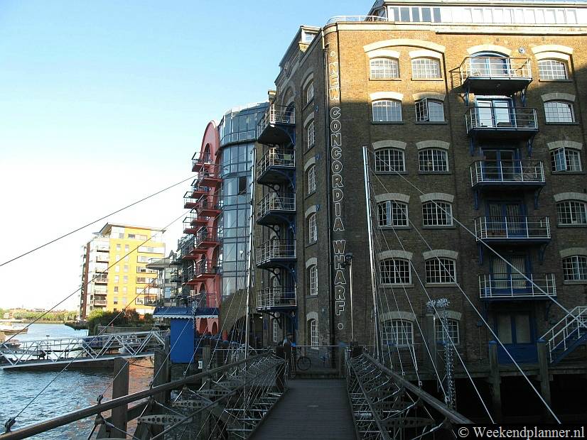 Langs de Thames staan veel Victoriaanse pakhuizen. Hier werden vroeger de schepen met koffie, thee en kruiden uitgeladen.Tip: Wandelen langs de Theems.