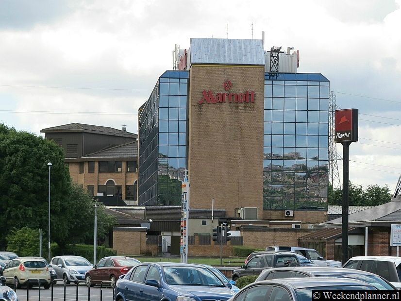Iedere tien minuten rijdt bus 100 van het centraal station in Newcastle naar het winkelcentrum MetroCentre. Er rijdt vanuit Newcastle ook een metro naar het winkelcentrum. Het MetroCentre is zeven dagen per week geopend.Tip: Een weekend naar Newcastle.