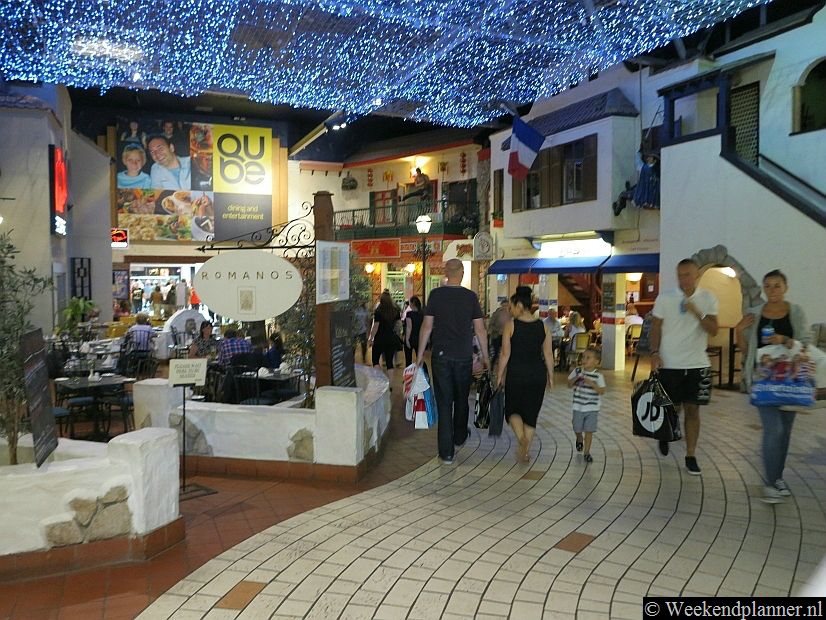 In de Yellow Mall zijn veel restaurants en er is een grote bioscoop met een IMAX en een amusementscentrum. Tips: Lekker eten in Newcastle.