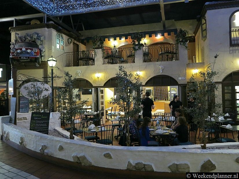 Tegenover het Indiase restaurant in de Metrocentre Qube ligt dit Italiaanse restaurant.