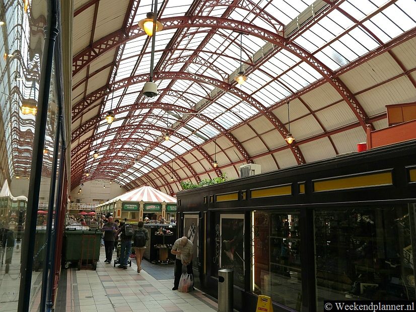 Dit is de 19de-eeuwse markthal van Grainger Market. Er is een ingang in Grainger Street.Foto's van een bezoek aan het centrum van Newcastle.