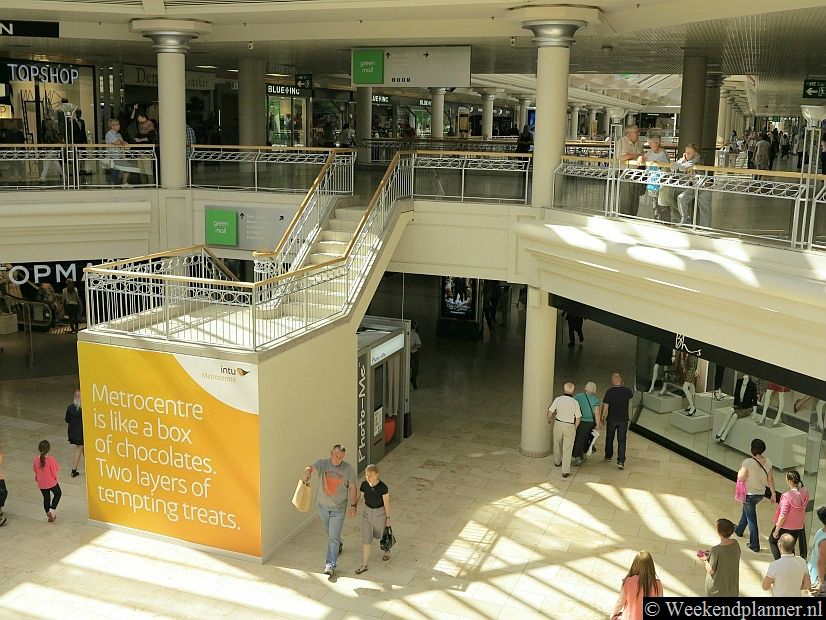 In Metrocentre zijn zo'n 300 winkels en restaurants. In de Yellow Mall is een grote bioscoop van Empire. Foto's van een bezoek aan het winkelcentrum Intu MetroCentre.