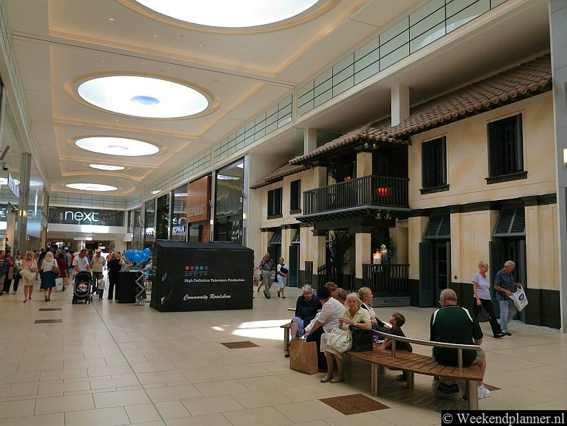 In het winkelcentrum Eldon Square zijn ongeveer 100 winkels waaronder een vestiging van het trendy merk Hollister.Tips: Een weekend shoppen in Newcastle.