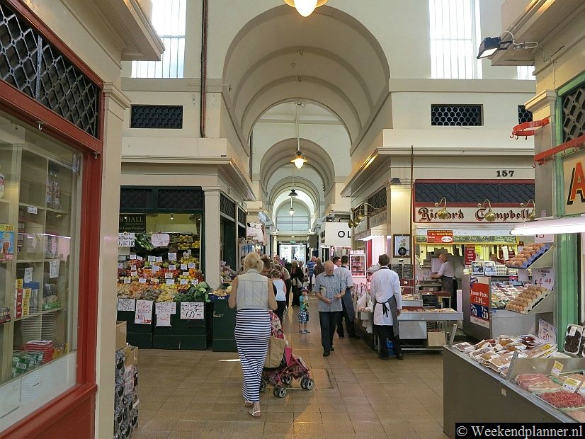 De markthal Grainger Market  (1835) heeft een groente- en een vleesafdeling. Er zijn in de markthal terrasjes waar je goed en goedkoop kunt eten.Tip: Kaartjes voor het theater in Newcastle.