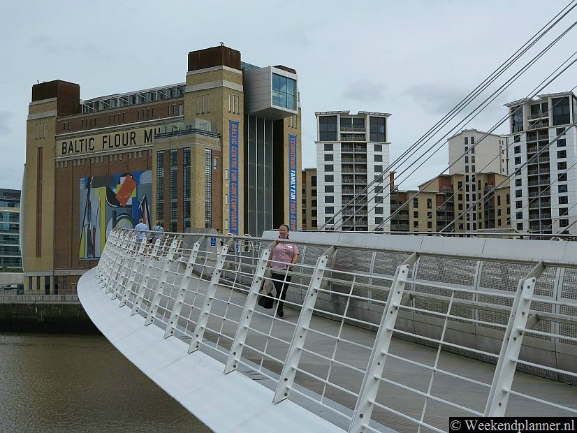 In het museum BALTIC zie je exposities van hedendaagse kunst. Het museum is gratis toegankelijk. Er is een groot dakterras waar je een mooi uitzicht over de rivier en de stad hebt. Er zijn in het museum twee restaurants.