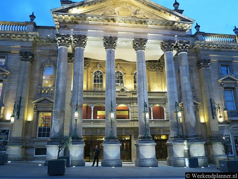 Dit is het Theatre Royal (1837) in Grey Street waar je musicals, comedy en andere shows kunt bijwonen. Net zoals in zoveel andere theaters in Engeland wordt ook hier wel eens een spook gezien, de Grey Lady.Tip: Kaartjes voor het theater in Newcastle.
