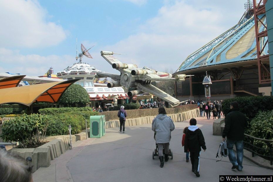 Het themaland Discoveryland in Disneyland Parijs is geïnspireerd door de ideeën van Jules Verne over de toekomst. Tips: De vijf themalanden van Disneyland in Parijs.