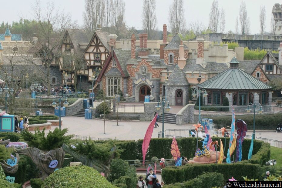 Uitzicht over Fantasyland.Tips: De hotels van Disneyland Parijs.