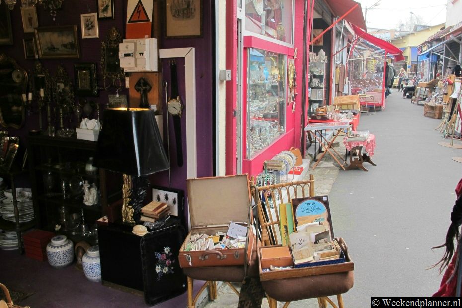 Als je iets verzameld kun je dat op de Marché Vernaison wel vinden. De prijzen op deze markt zijn ook iets lager dan op sommige andere markten van Marché Aux Puces de Saint-Ouen.Foto's van een bezoek aan de nabijgelegen markt Marché Dauphine.