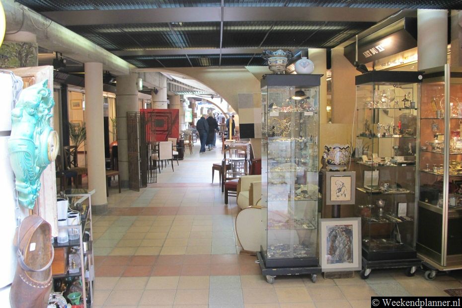 In Marché Malassis vind je kwaliteitsantiek. Het is niet goedkoop maar wel goed.Tip: De markten van Parijs.