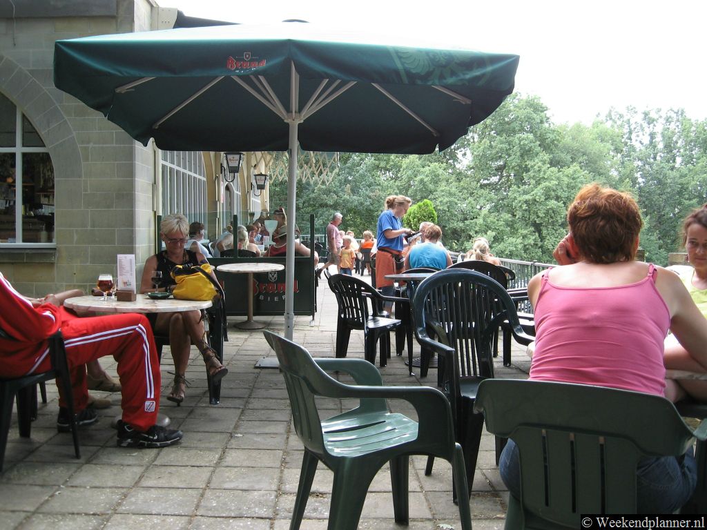 Dit is het restaurant met terras bij de Wilhelminatoren. Je kunt naar de toren lopen, er is een kabelbaan en vanuit Sibbe kun je met de auto naar de toren. Met de auto rij  je via de Heunsbergerweg.Tip: De attracties van Zuid-Limburg.