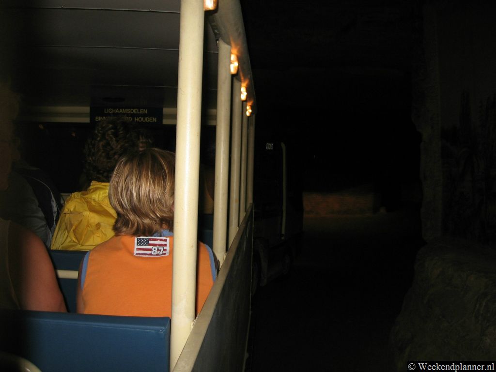 Als je niet door de gangen van de Gemeentegrot wilt lopen kun je ook een in een treintje door de gangen rijden.Tip: Bezoek de grotten van Valkenburg.