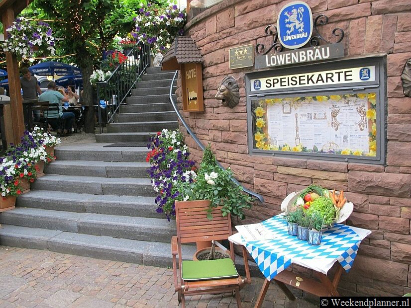 Hotel-Restaurant Hotel zum Goldenen Löwen heeft de mooiste Biertuin van Baden Baden.Foto's van de omgeving van Baden Baden.