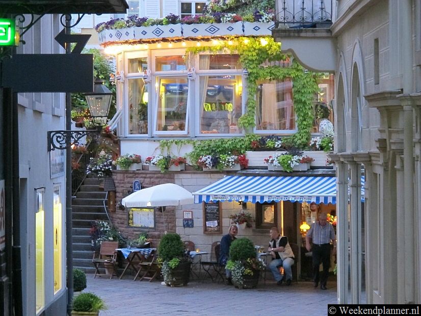 Hotel-Restaurant Hotel zum Goldenen Löwe ligt op een historisch pleintje aan de Gernsbacher Strasse  in het centrum van Baden Baden.Tip: Reserveer een kamer in dit hotel in Baden Baden.