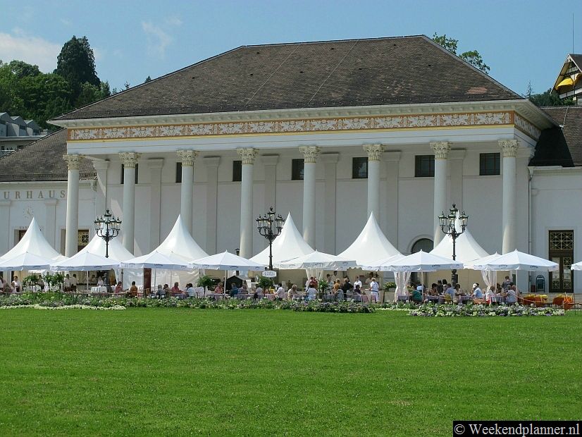 Het Kurhaus met casino was in de 19de eeuw al beroemd. De rijken en machtigen van Europa kwamen hier kuren, gokken en om elkaar te ontmoeten.Tip: De attracties van Baden Baden.