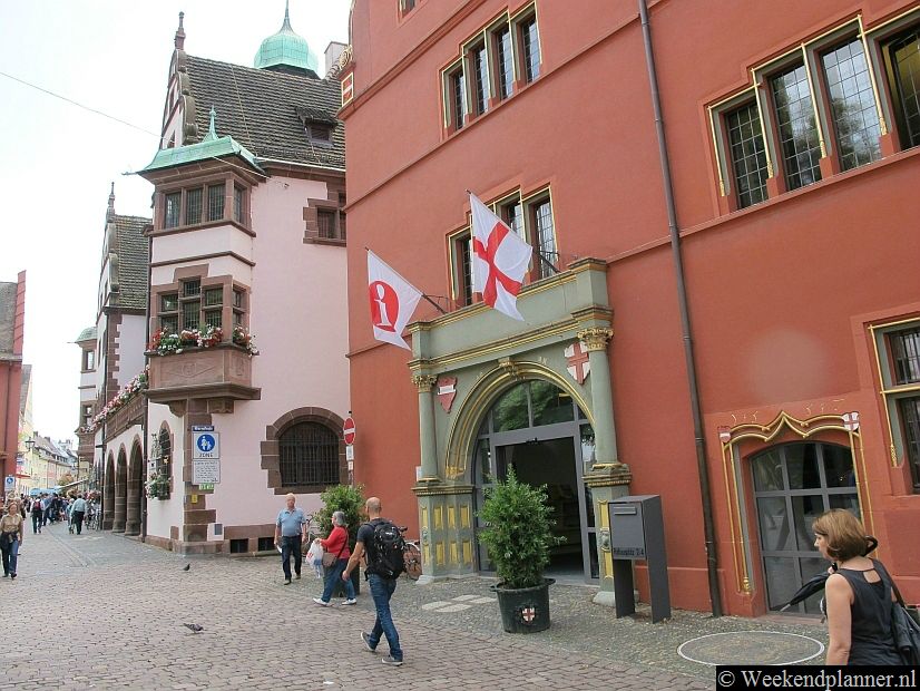 Het toeristenbureau van Freiburg ligt op het plein Münsterplatz.Tip: Leuke plaatsen in de omgeving van Freiburg.