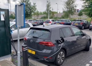laadpaal bij de A2