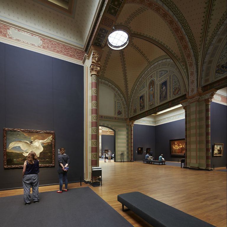 In de lange Eregalerij zie je schilderijen van o.a. Rembrandt, Johannes Vermeer, Jan Steen en Frans Hals. Fotograaf Erik SmitsTip: Als je zelf gaat schetsen of tekenen zie je meer details.
