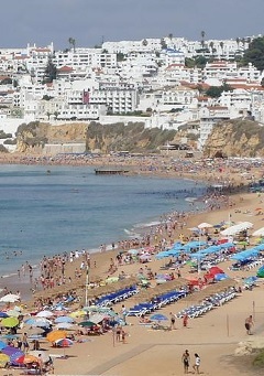 Het strand bij Albufeira